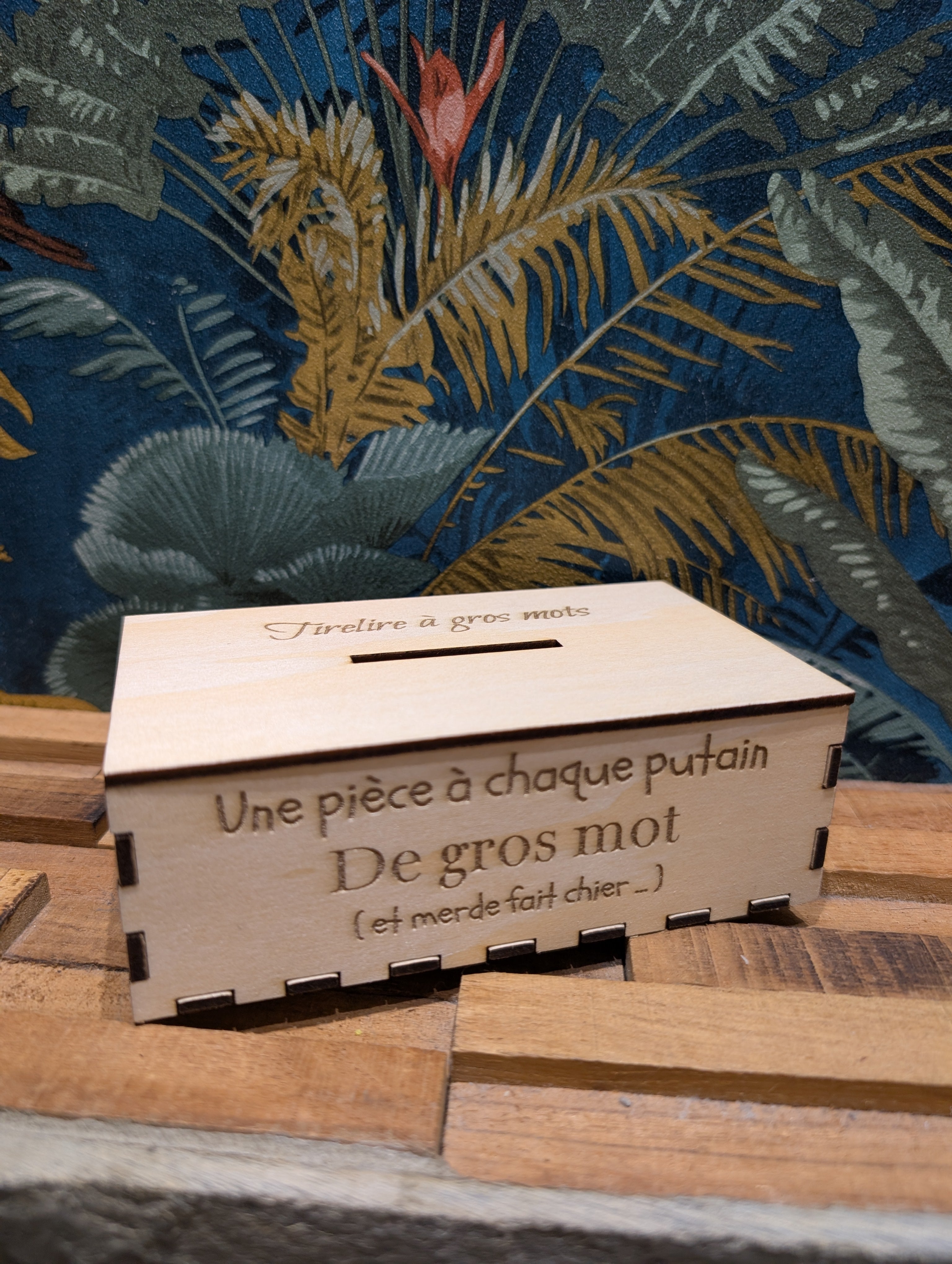 La tirelire qui te fait surveiller ton langage… ou pas